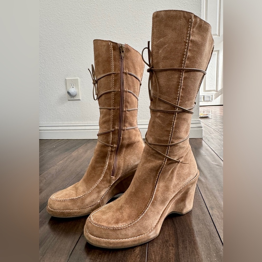 VIA SPIGA SUEDE V-SCRAMBLE BOOTS Made in Italy Size 8 TAN Color